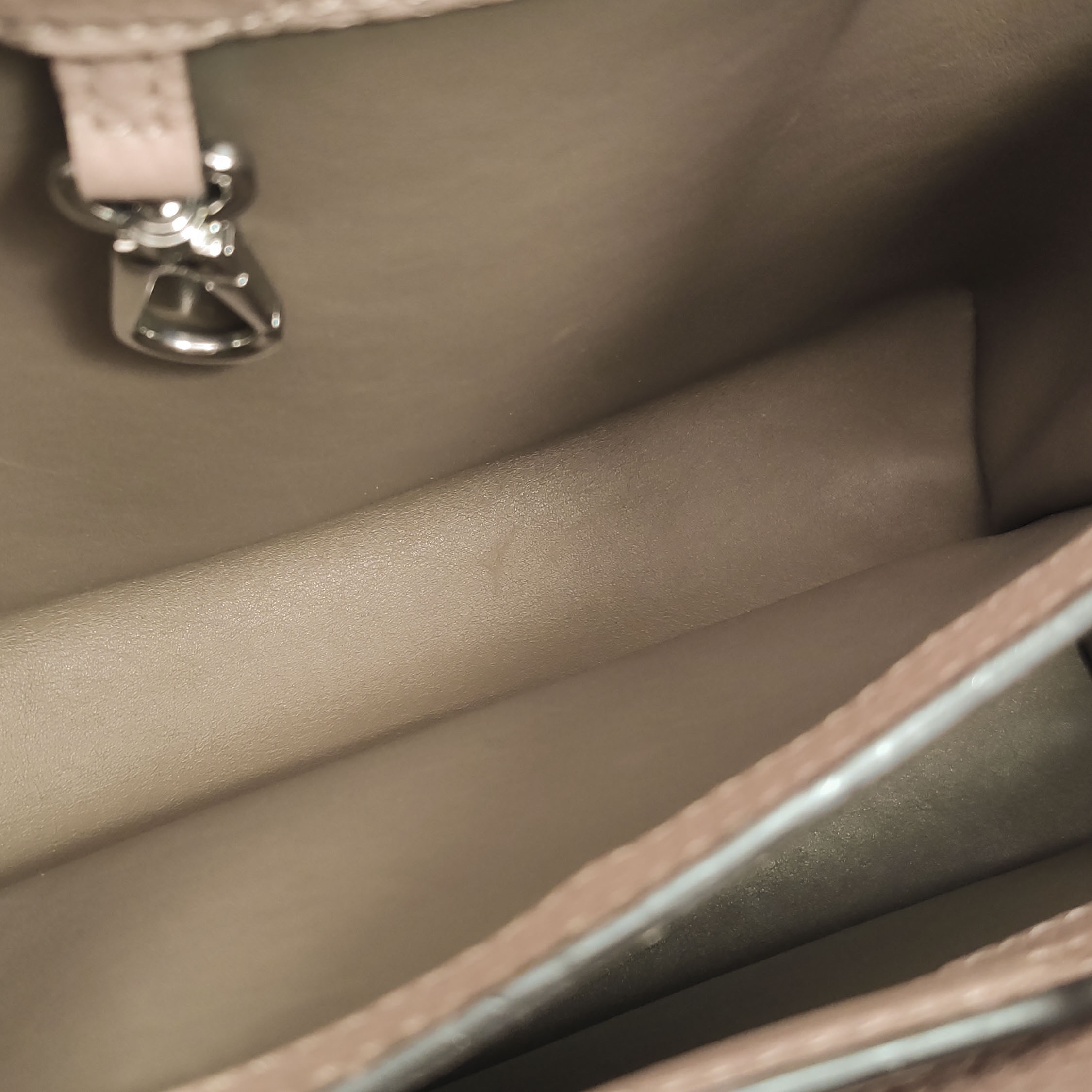 Louis Vuitton(LV) Capucines Bag Leather MM — photo 10 of 23