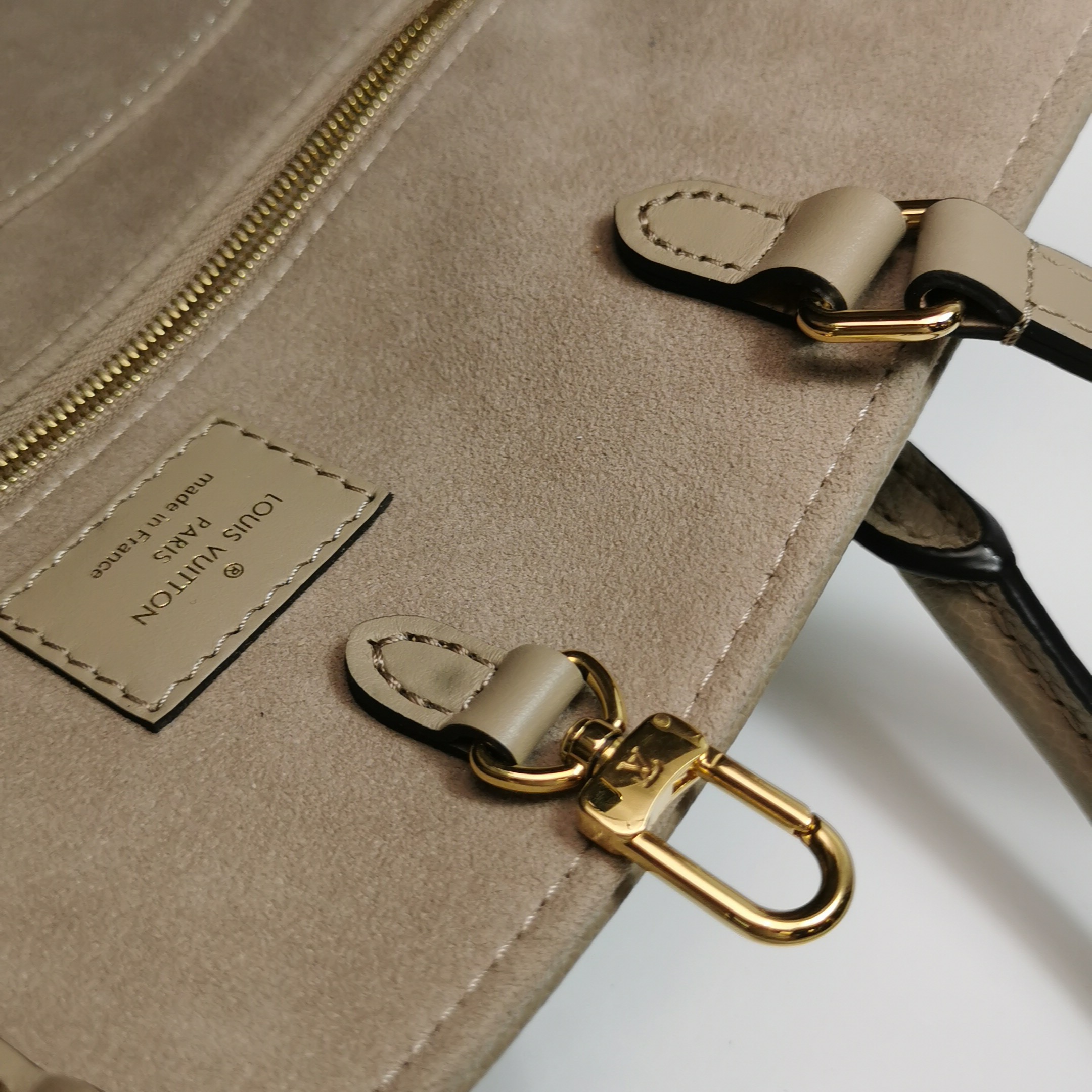 Louis Vuitton(LV) OnTheGo Tote Bicolor Monogram Empreinte Giant MM — photo 10 of 14