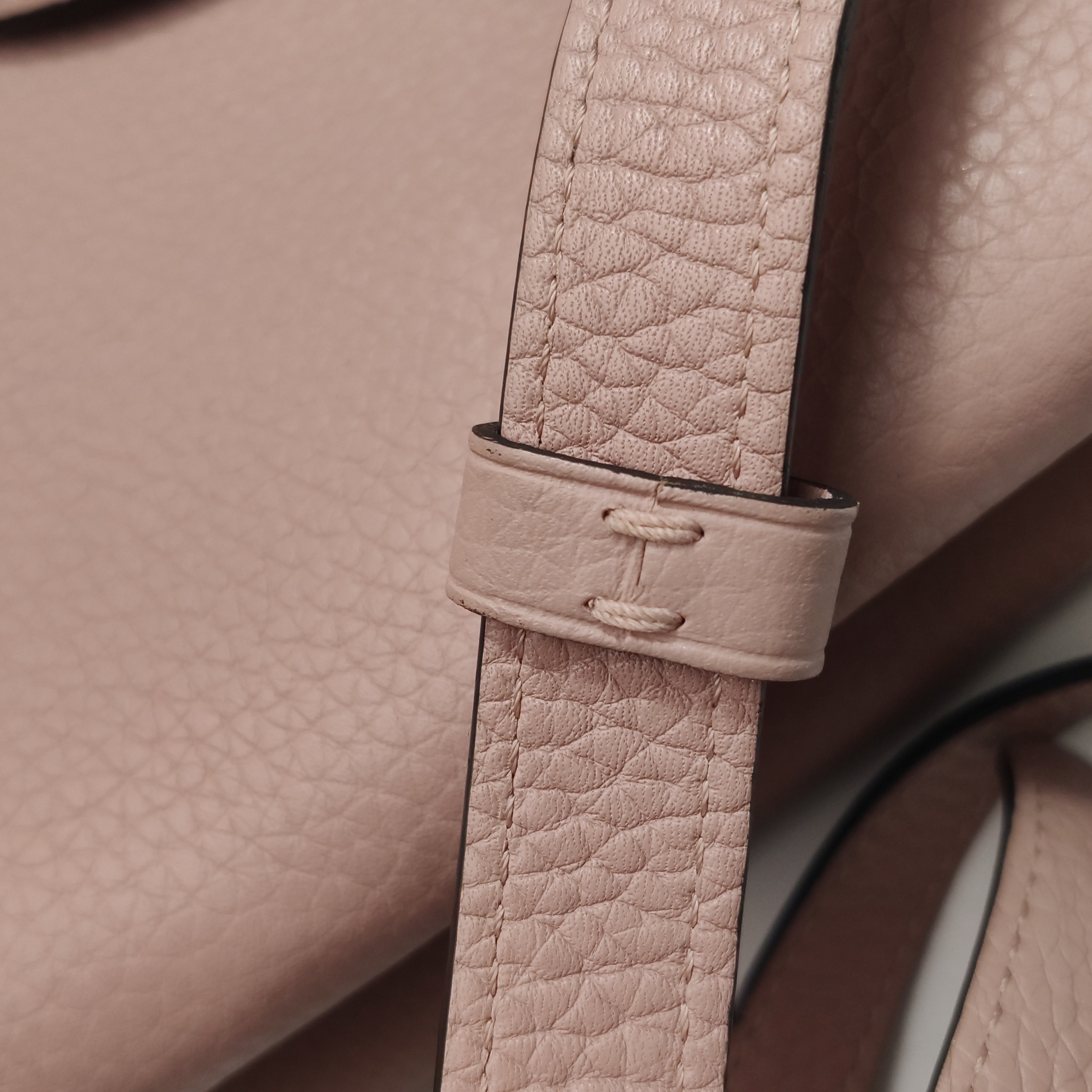 Louis Vuitton(LV) Capucines Bag Leather MM — photo 18 of 23