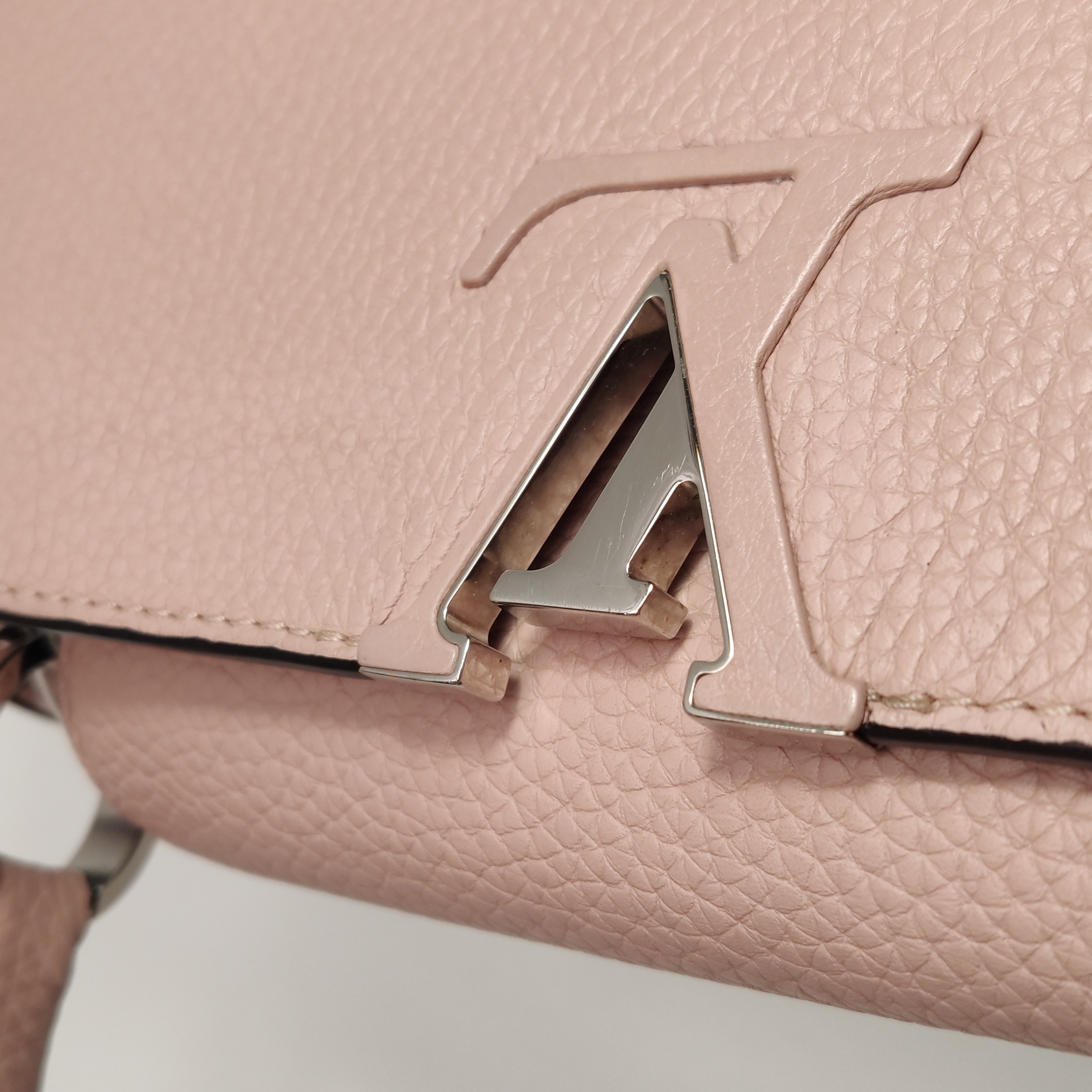 Louis Vuitton(LV) Capucines Bag Leather MM — photo 12 of 23