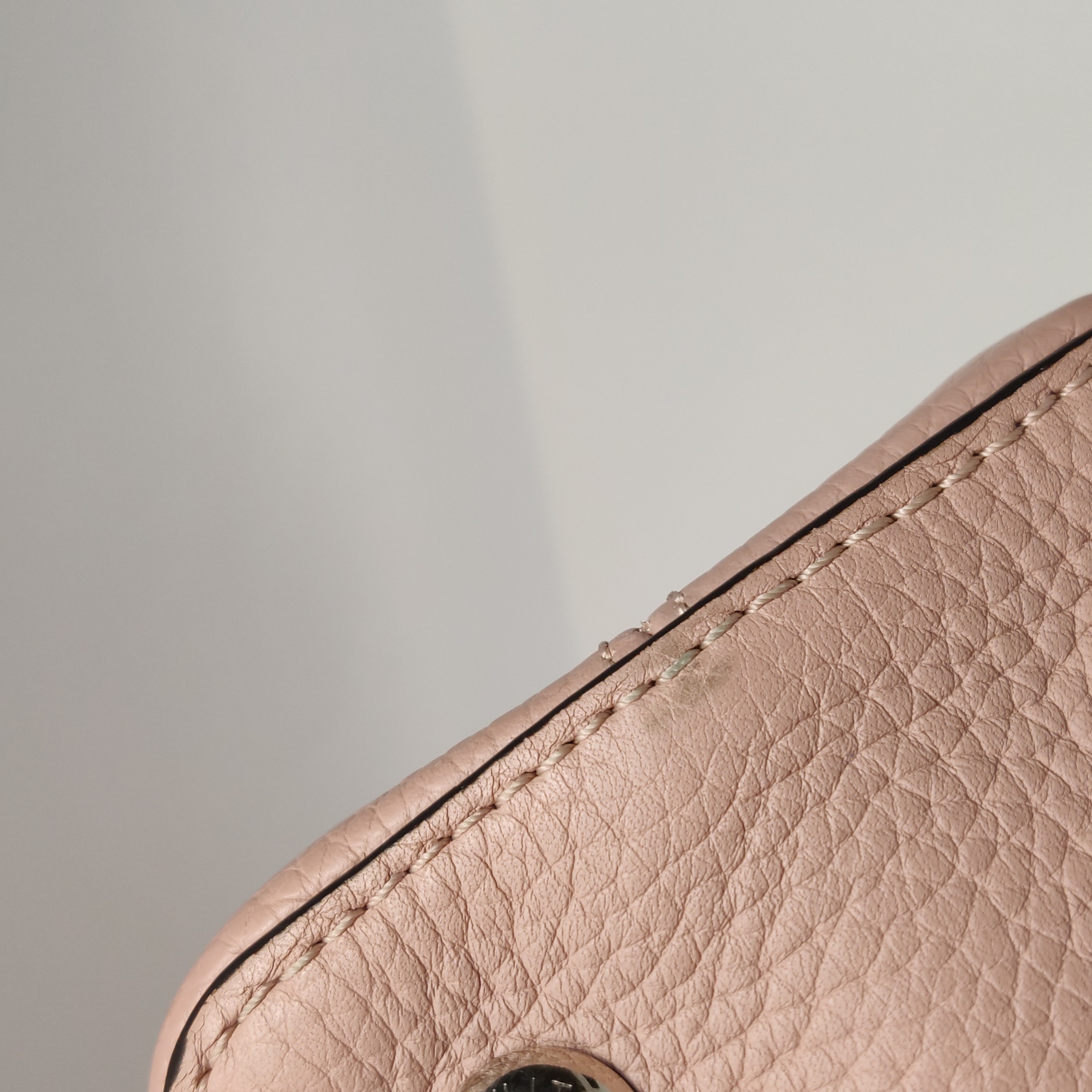 Louis Vuitton(LV) Capucines Bag Leather MM — photo 17 of 23