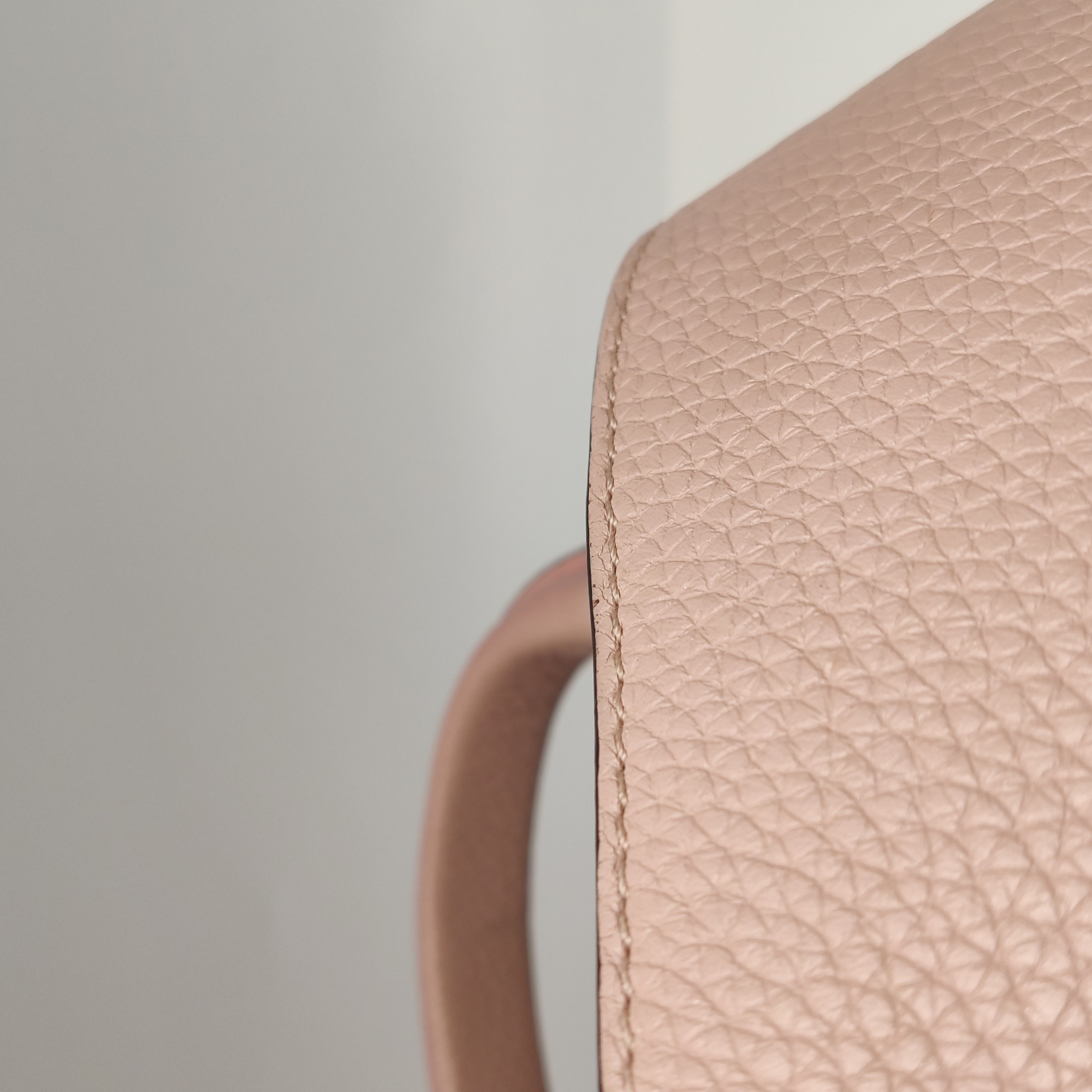Louis Vuitton(LV) Capucines Bag Leather MM — photo 14 of 23