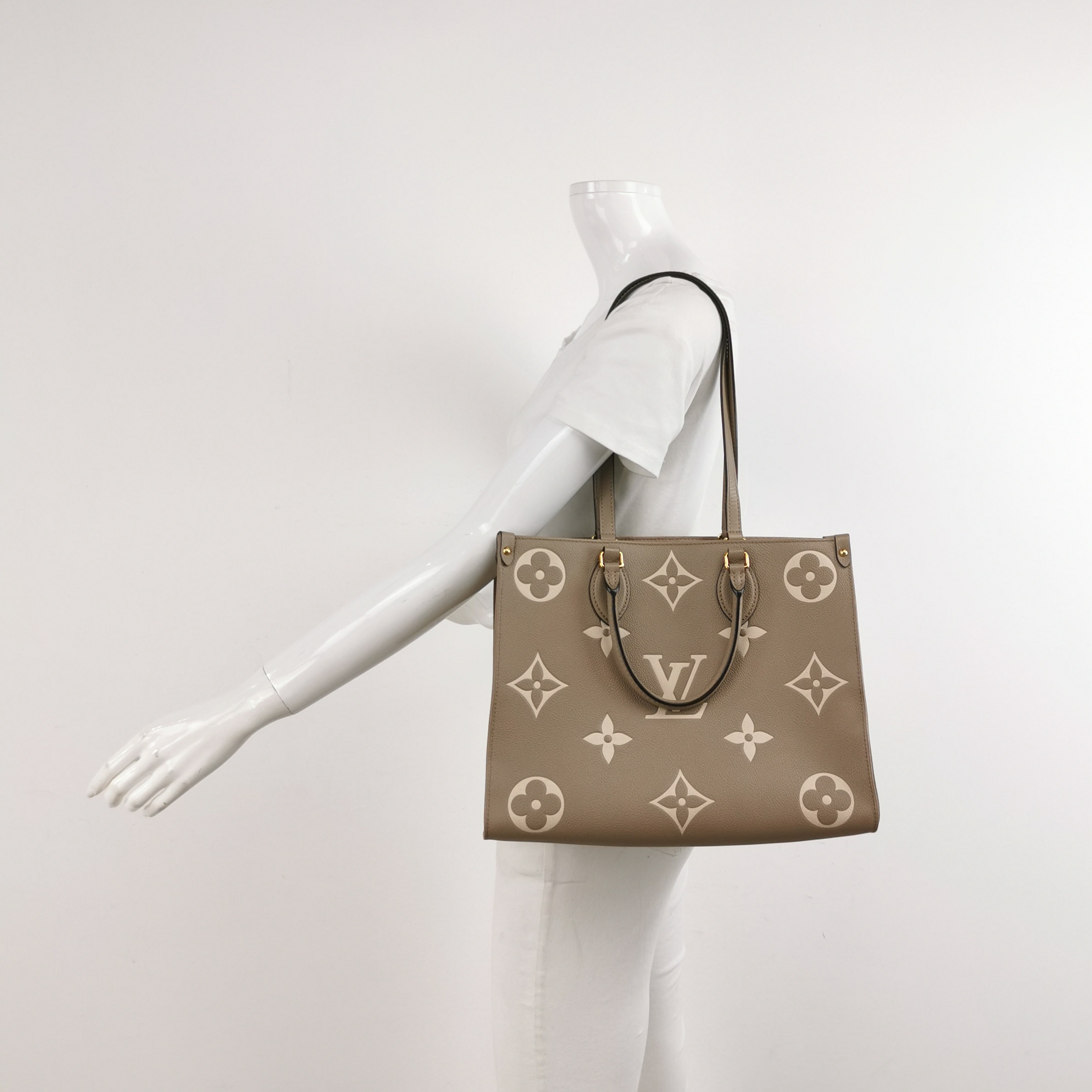 Louis Vuitton(LV) OnTheGo Tote Bicolor Monogram Empreinte Giant MM — alternate view