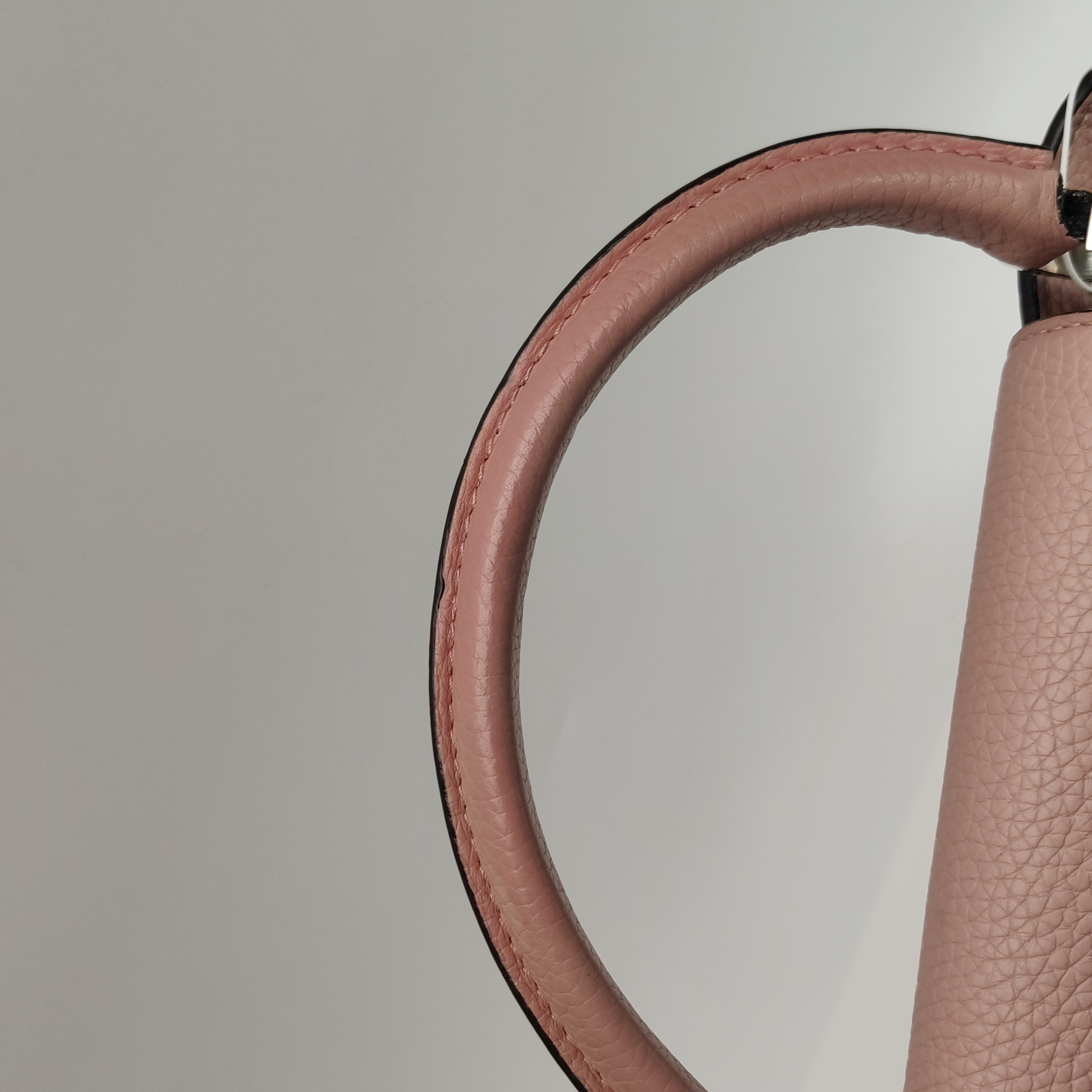 Louis Vuitton(LV) Capucines Bag Leather MM — photo 22 of 23