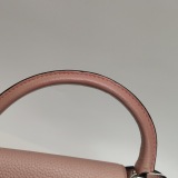 Louis Vuitton(LV) Capucines Bag Leather MM — thumbnail 22