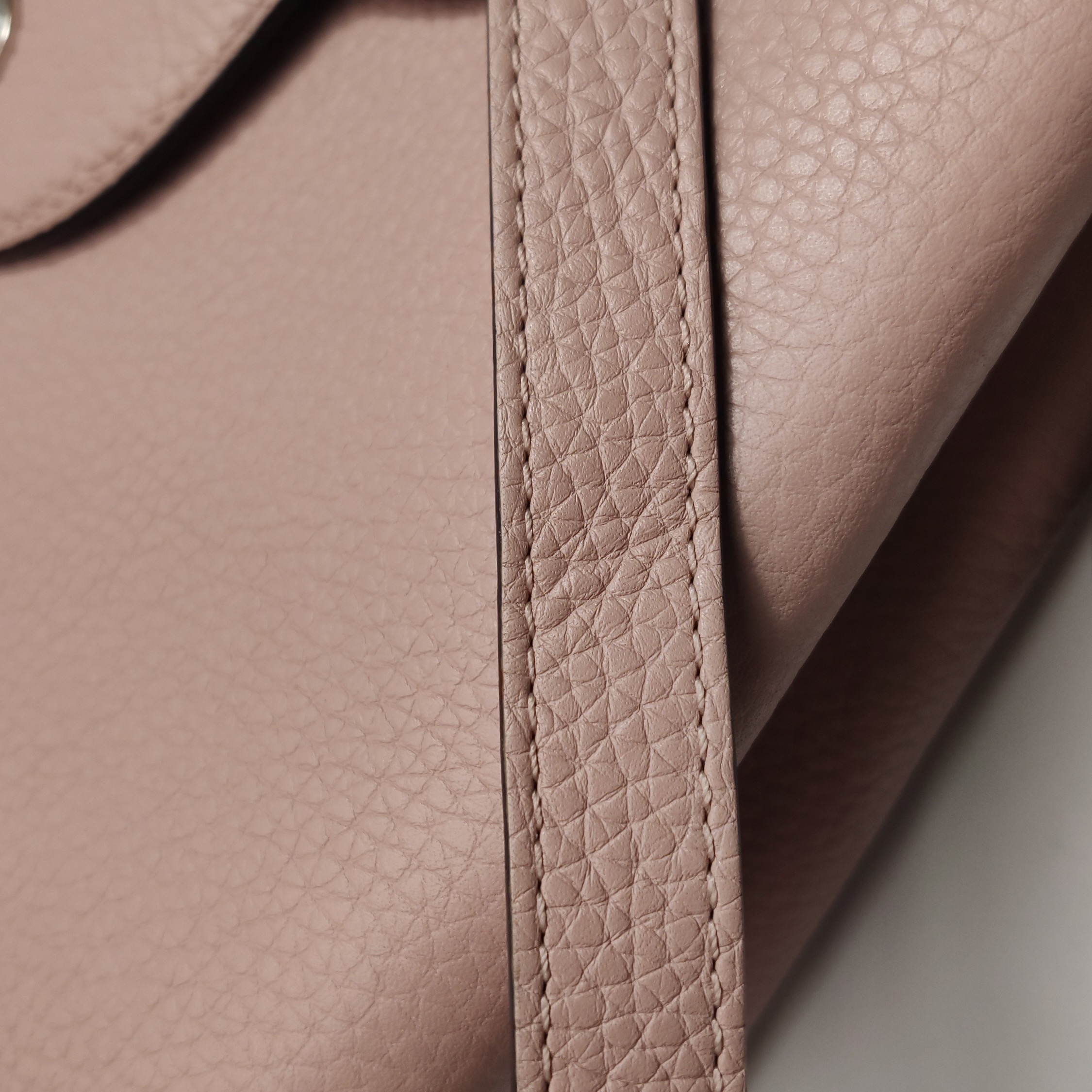 Louis Vuitton(LV) Capucines Bag Leather MM — photo 19 of 23