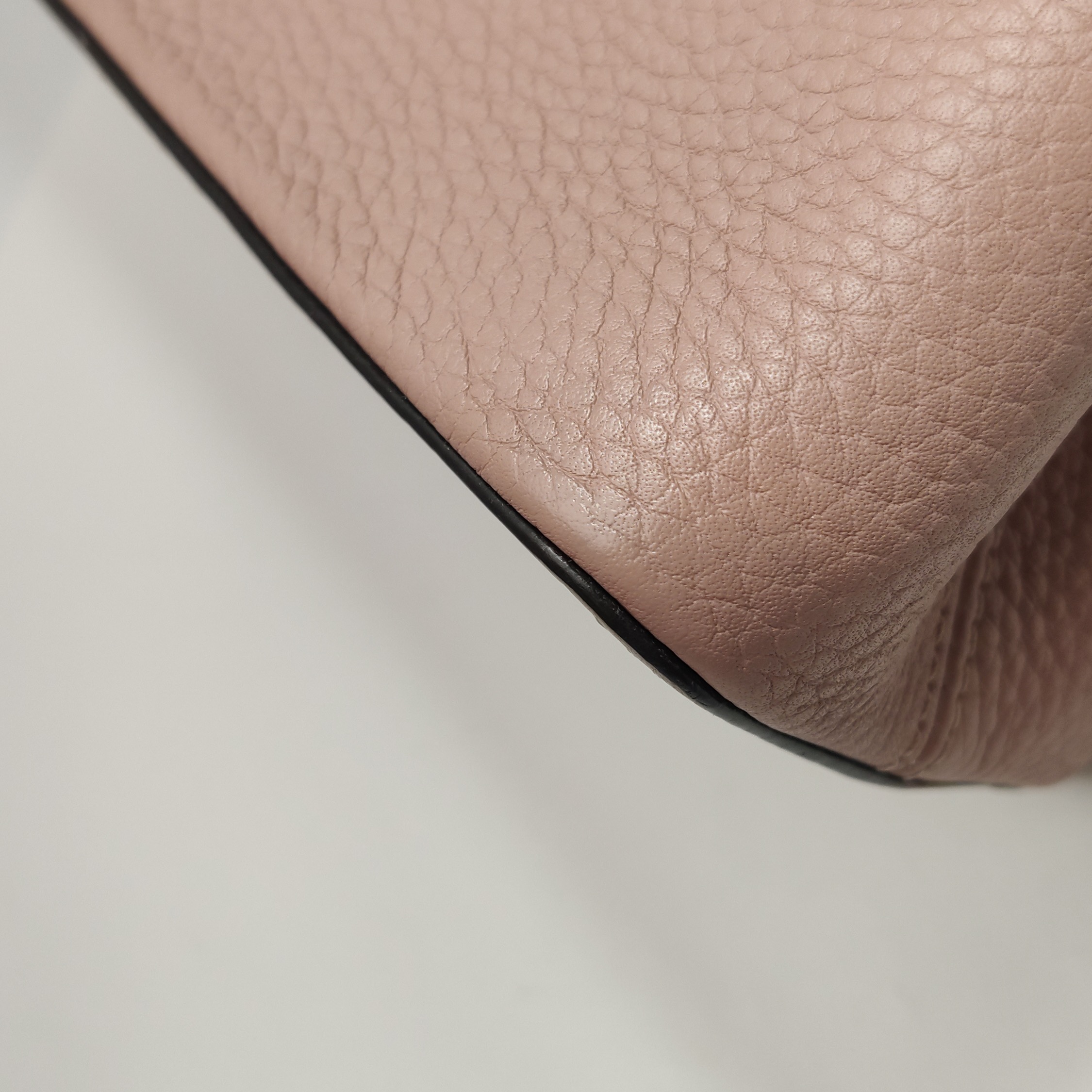 Louis Vuitton(LV) Capucines Bag Leather MM — photo 16 of 23