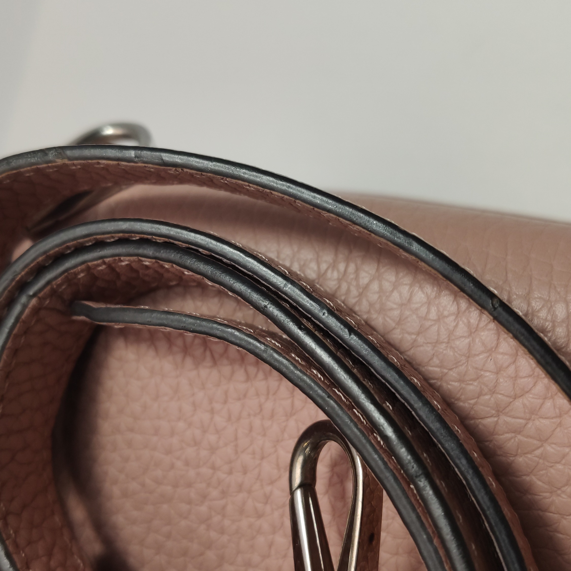 Louis Vuitton(LV) Capucines Bag Leather MM — photo 20 of 23