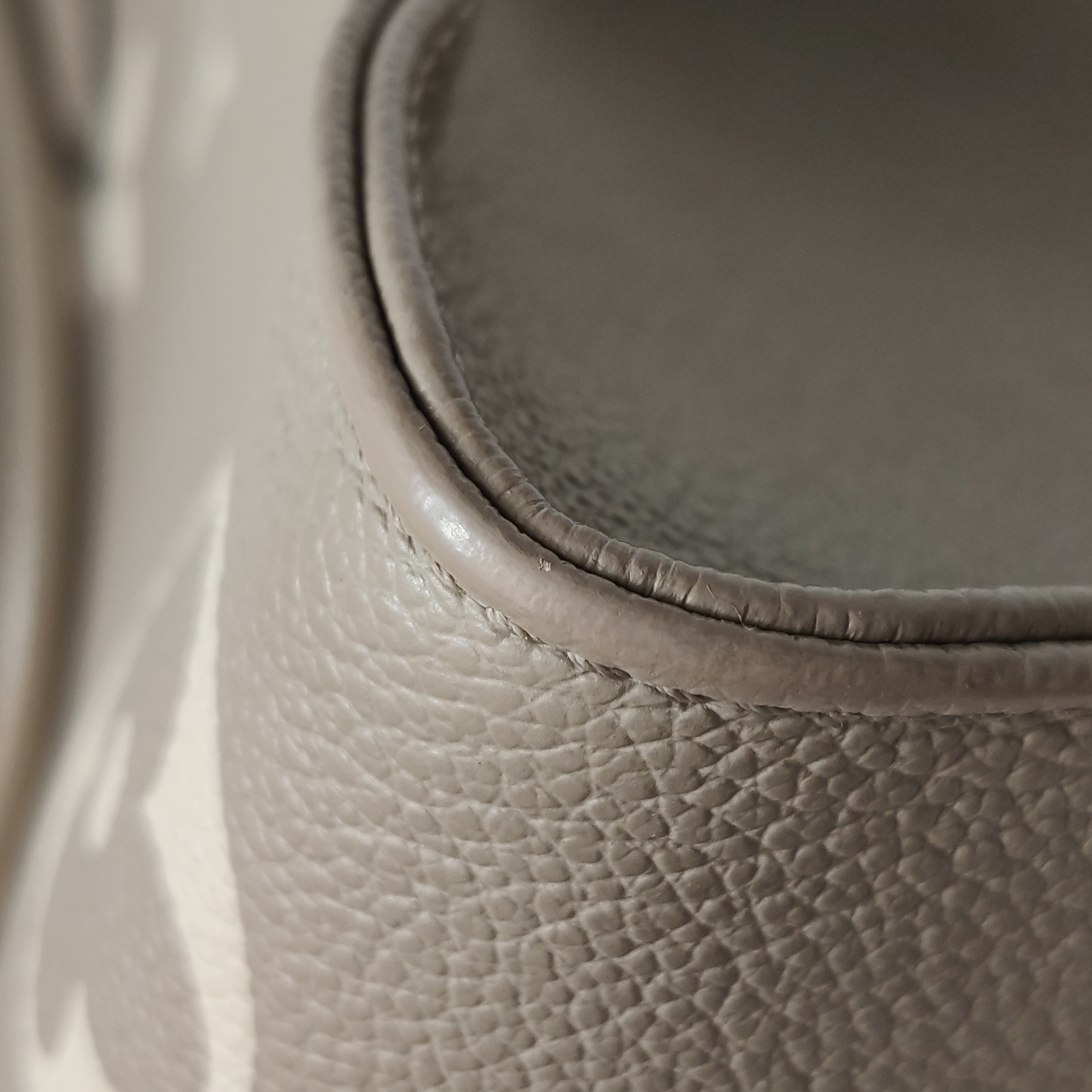 Louis Vuitton(LV) OnTheGo Tote Bicolor Monogram Empreinte Giant MM — photo 12 of 13