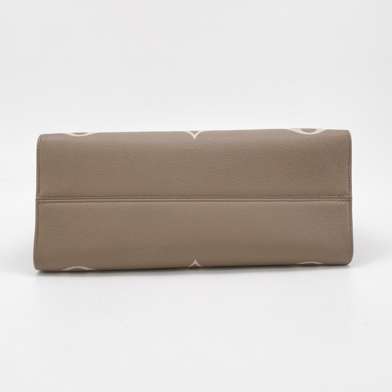 Louis Vuitton(LV) OnTheGo Tote Bicolor Monogram Empreinte Giant MM — photo 6 of 16