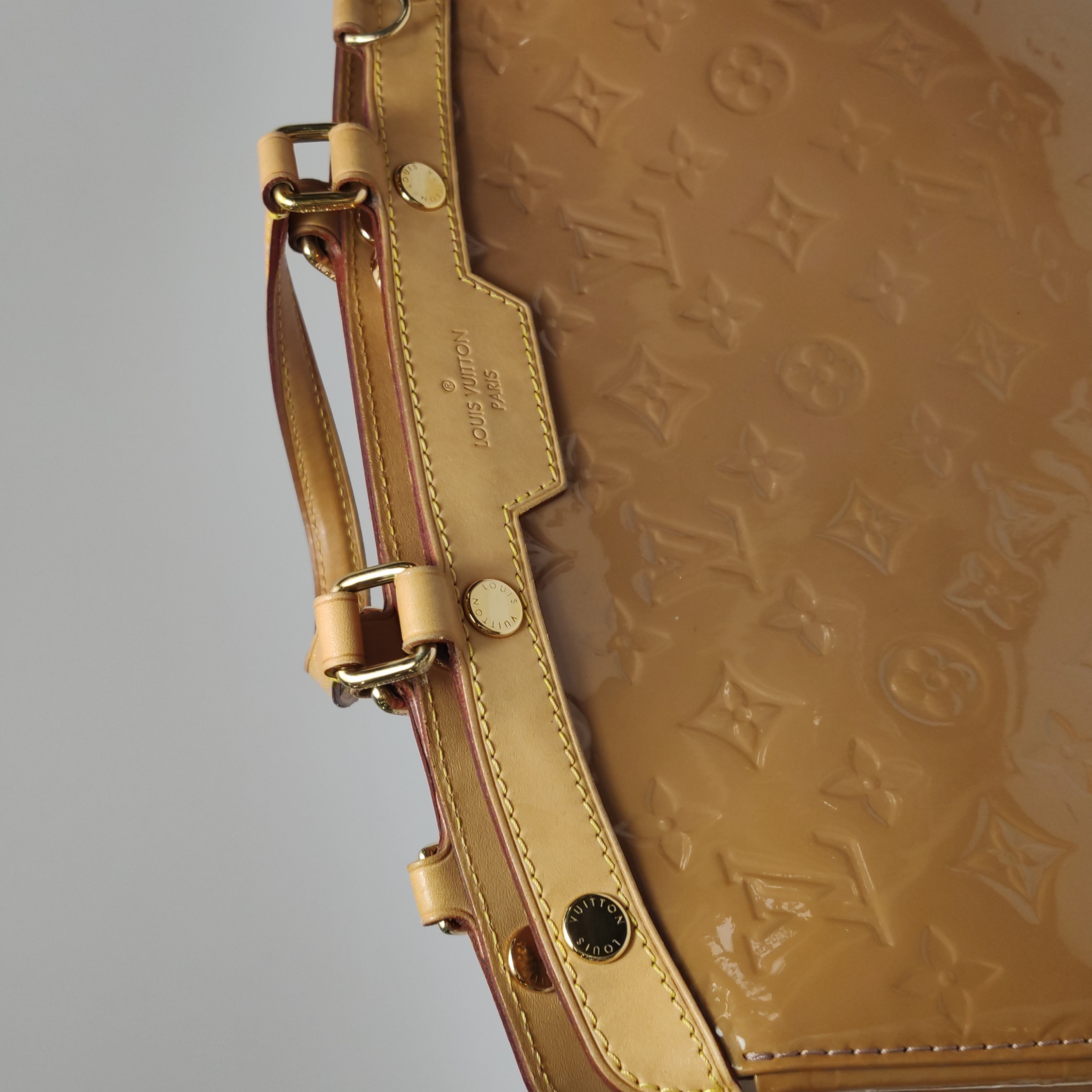 Louis Vuitton(LV) Brea Handbag Monogram Vernis MM — photo 18 of 26