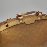Louis Vuitton(LV) Brea Handbag Monogram Vernis MM — thumbnail 18