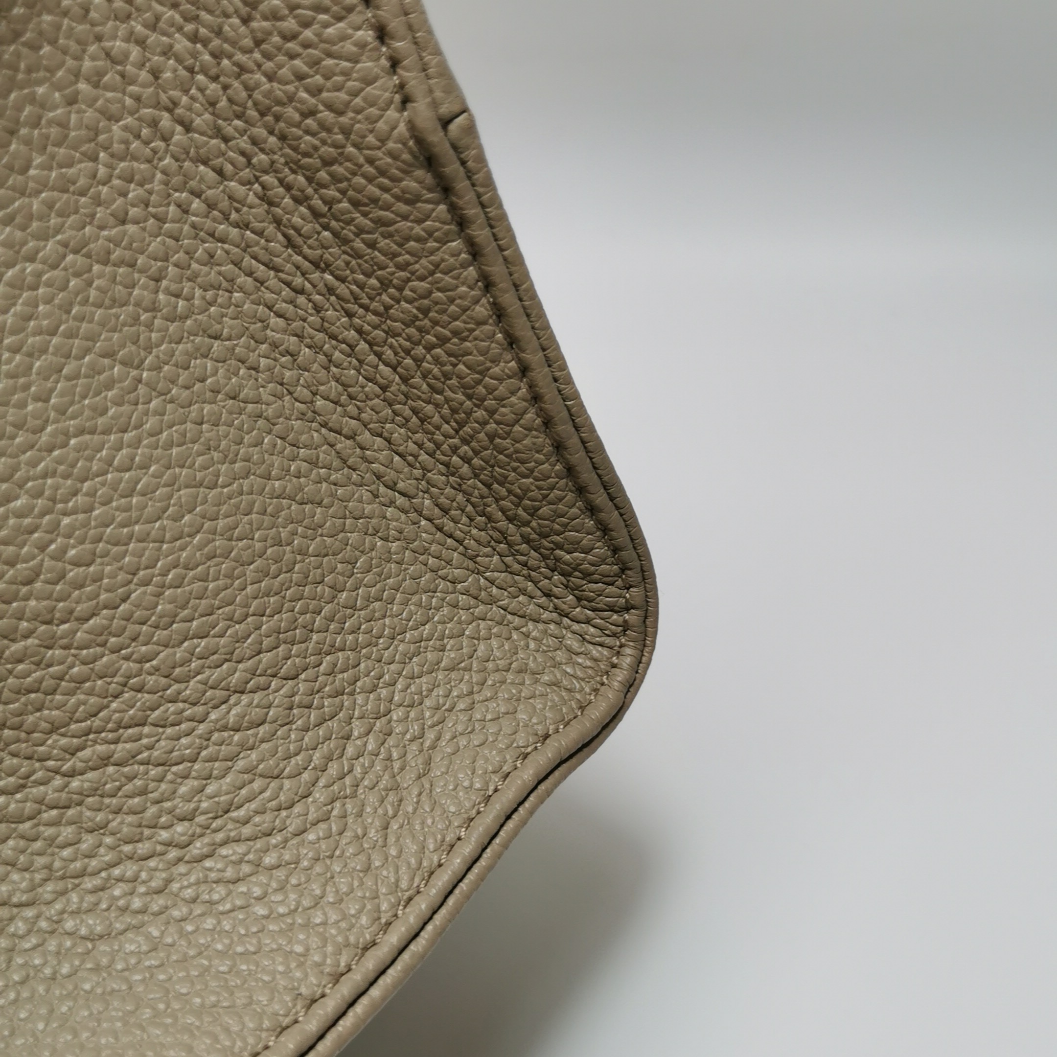 Louis Vuitton(LV) OnTheGo Tote Bicolor Monogram Empreinte Giant MM — photo 14 of 16