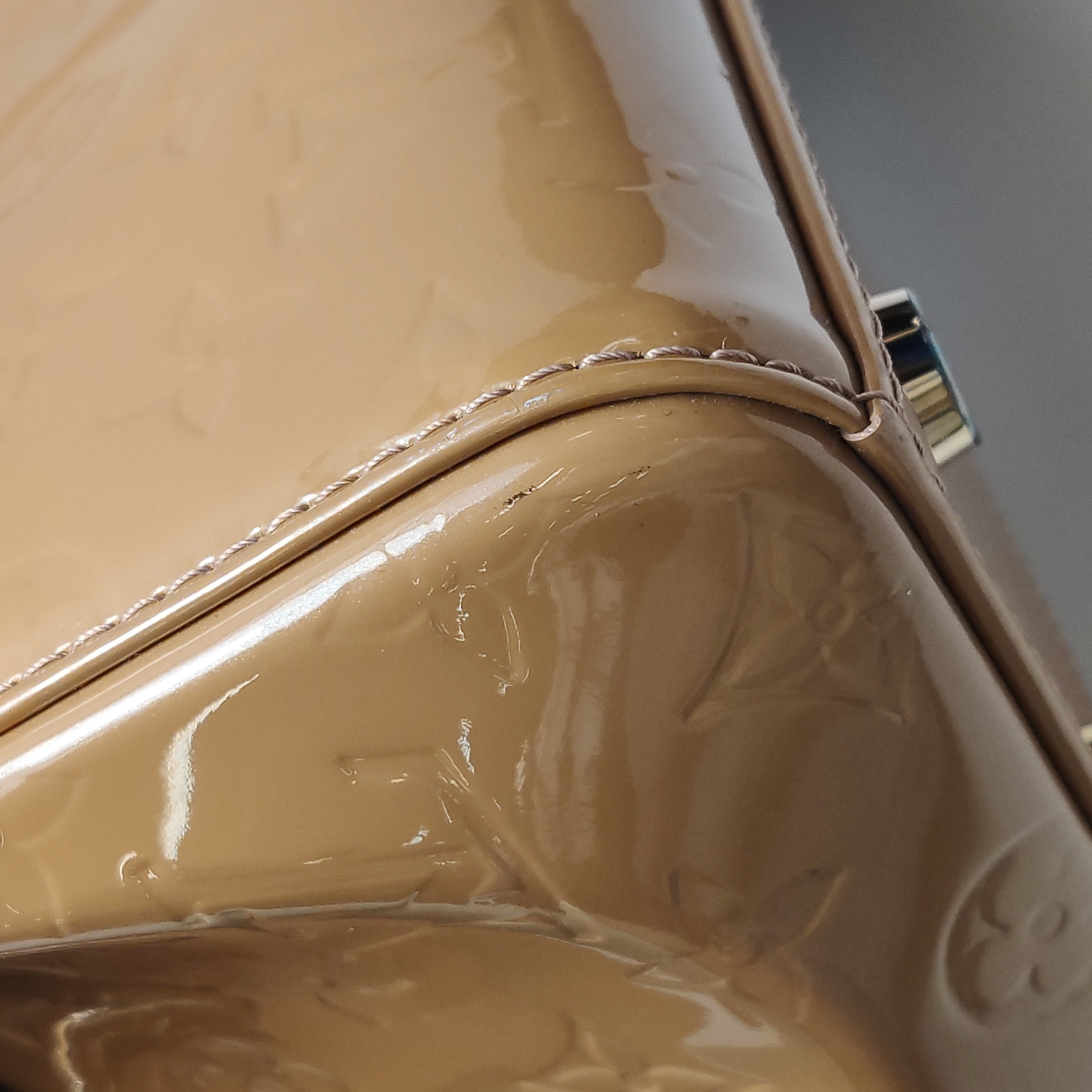 Louis Vuitton(LV) Brea Handbag Monogram Vernis MM — photo 19 of 26