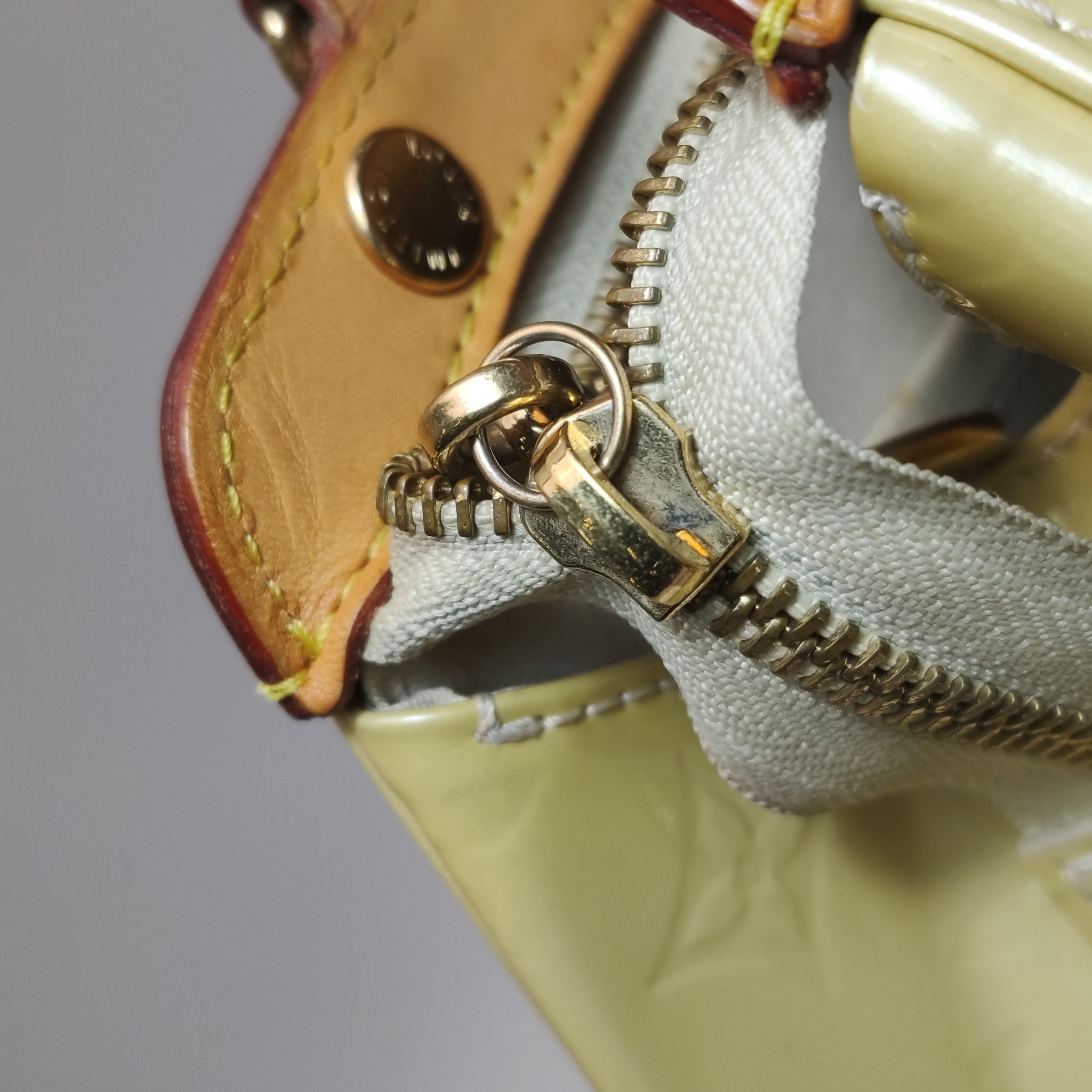 Louis Vuitton(LV) Brea Handbag Monogram Vernis MM — photo 10 of 21