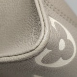 Louis Vuitton(LV) OnTheGo Tote Bicolor Monogram Empreinte Giant BB — thumbnail 13