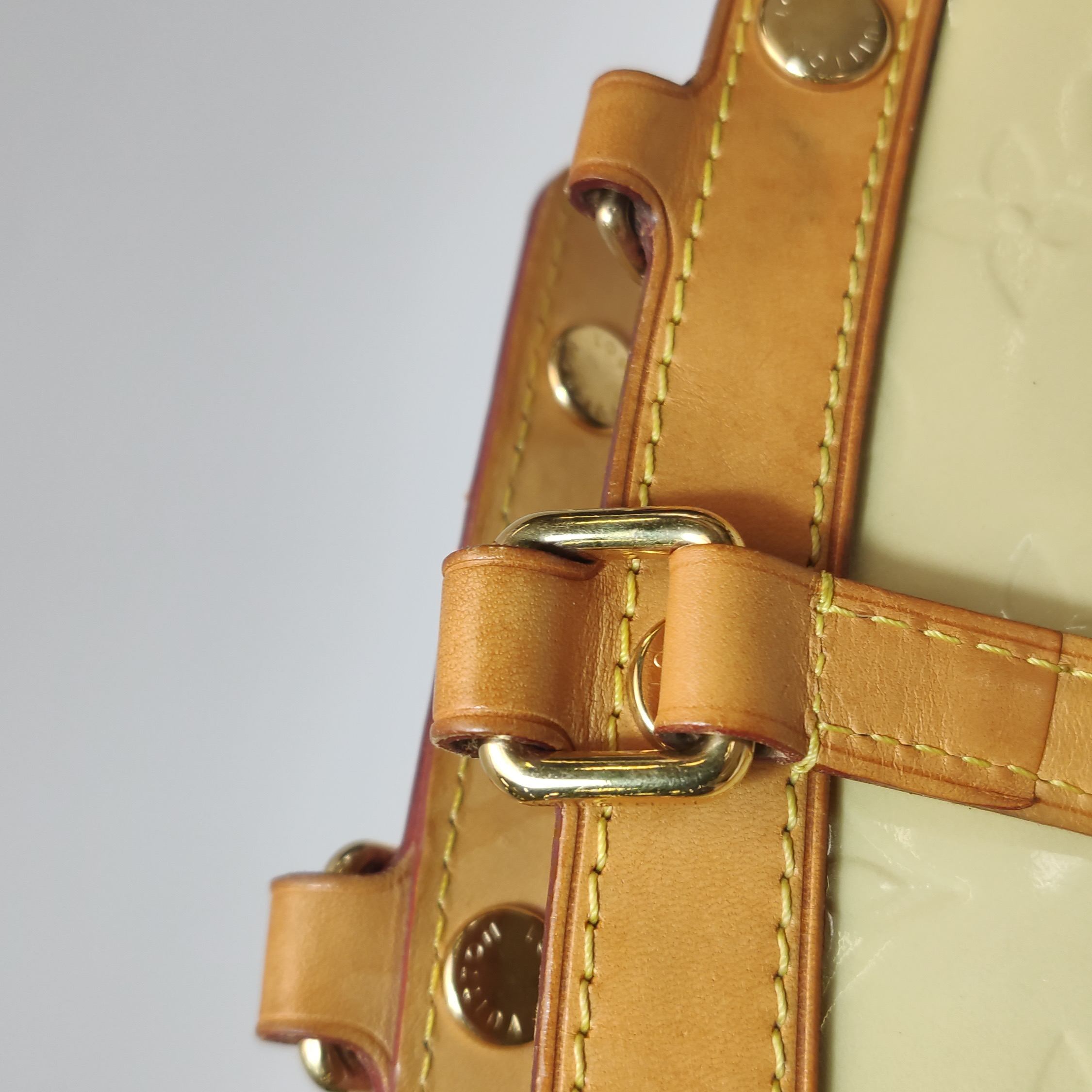 Louis Vuitton(LV) Brea Handbag Monogram Vernis MM — photo 11 of 21