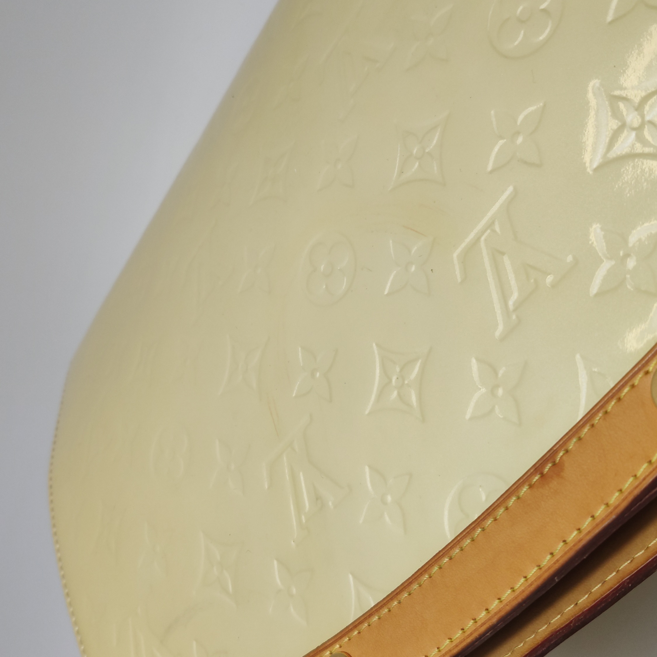 Louis Vuitton(LV) Brea Handbag Monogram Vernis MM — photo 18 of 21