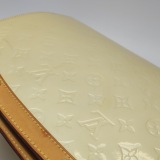 Louis Vuitton(LV) Brea Handbag Monogram Vernis MM — thumbnail 18