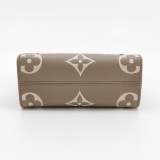 Louis Vuitton(LV) OnTheGo Tote Bicolor Monogram Empreinte Giant BB — thumbnail 6