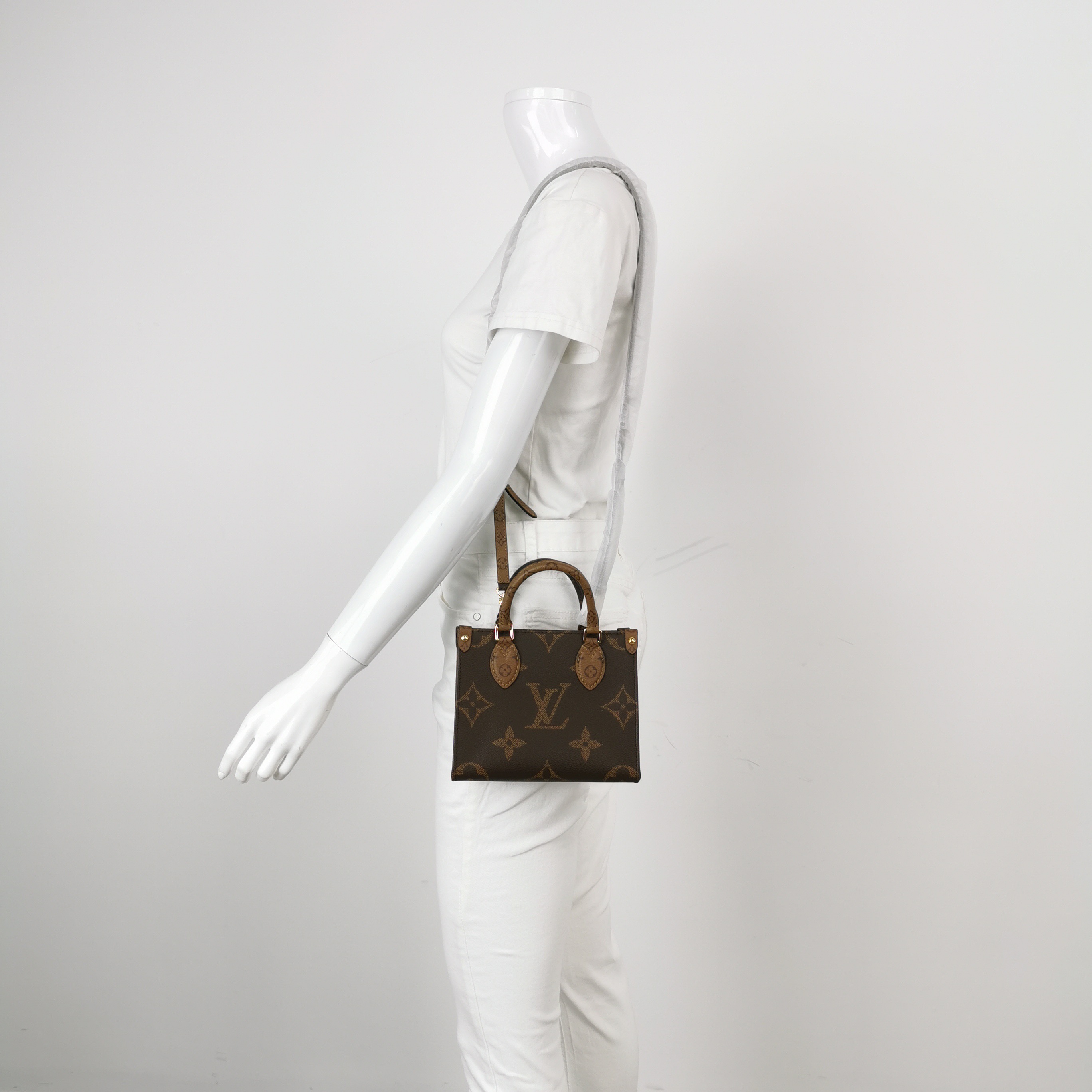 Louis Vuitton(LV) OnTheGo Tote Reverse Monogram Giant BB — alternate view