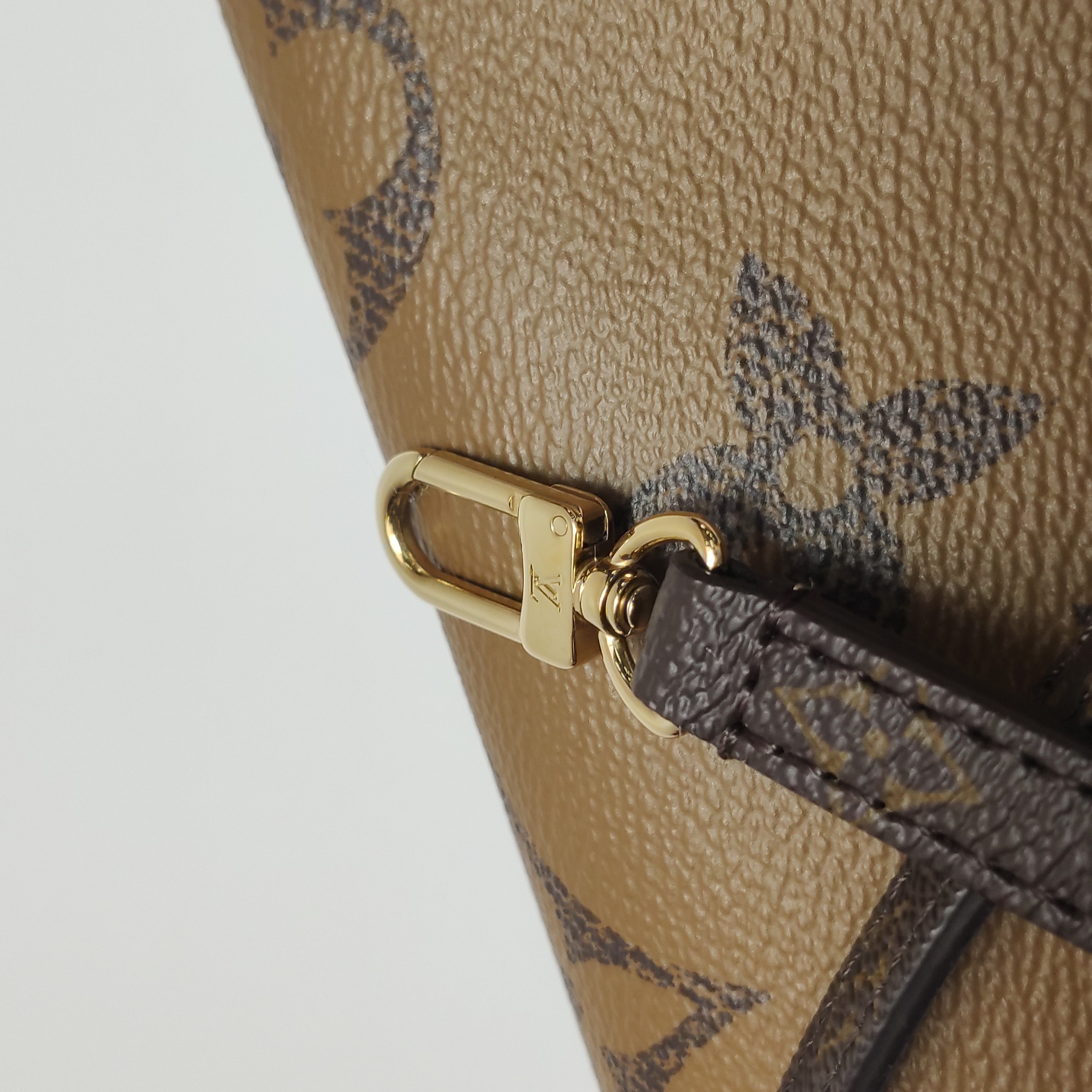 Louis Vuitton(LV) OnTheGo Tote Reverse Monogram Giant BB — photo 12 of 15