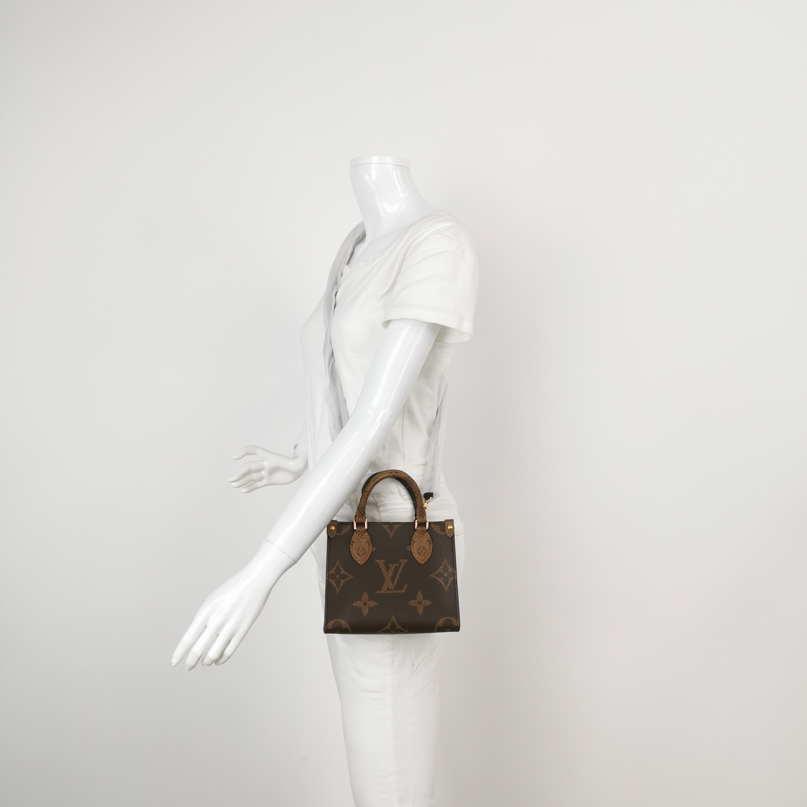Louis Vuitton(LV) OnTheGo Tote Reverse Monogram Giant BB — alternate view