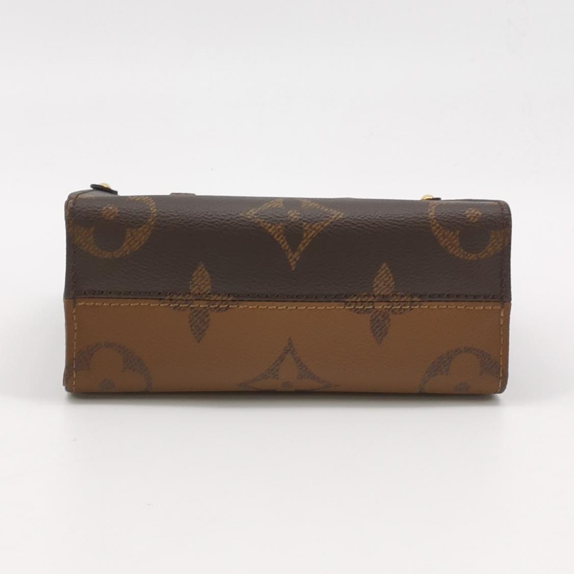Louis Vuitton(LV) OnTheGo Tote Reverse Monogram Giant BB — photo 6 of 15