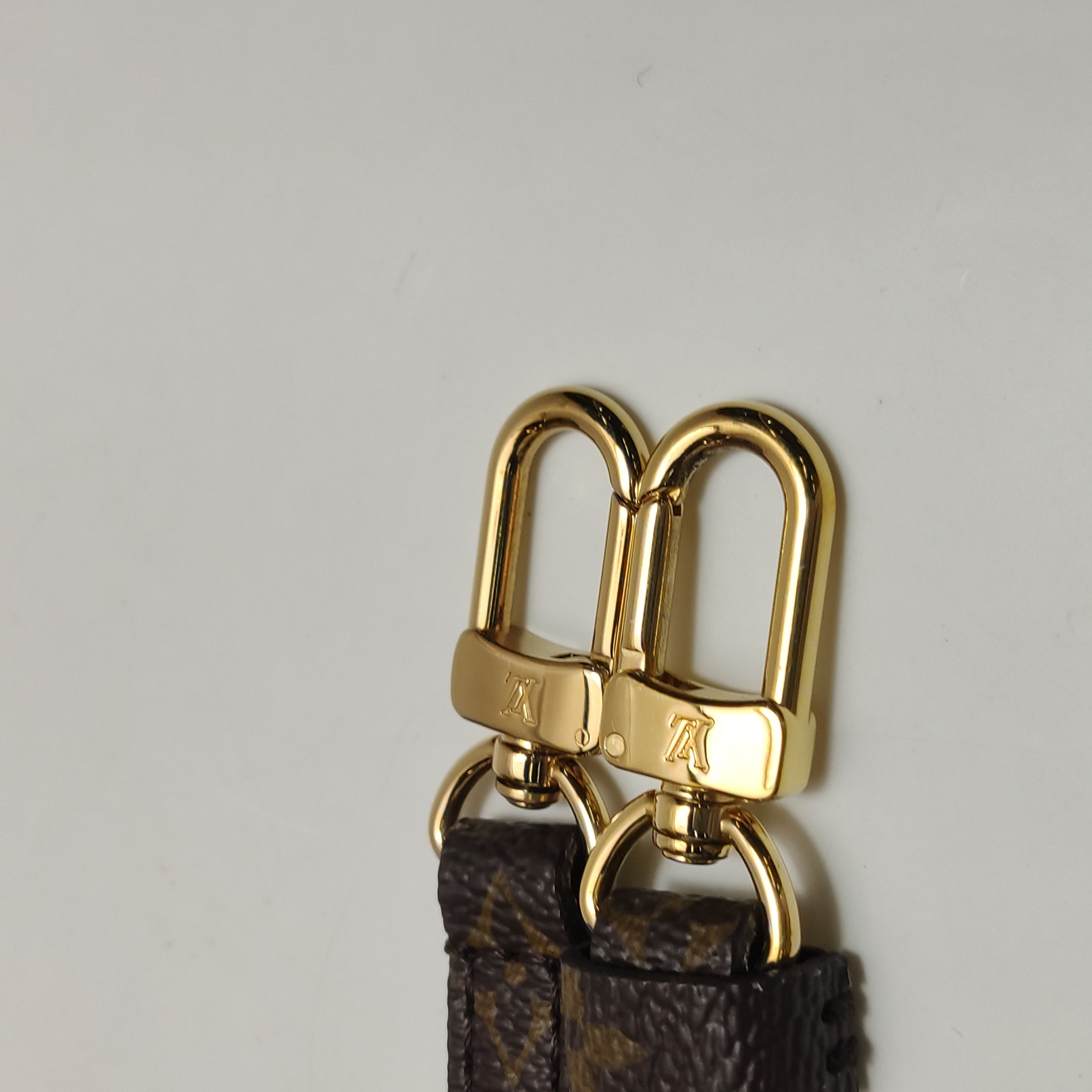 Louis Vuitton(LV) OnTheGo Tote Reverse Monogram Giant BB — photo 11 of 15