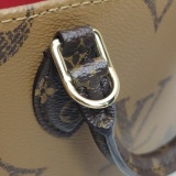 Louis Vuitton(LV) OnTheGo Tote Reverse Monogram Giant BB — thumbnail 12