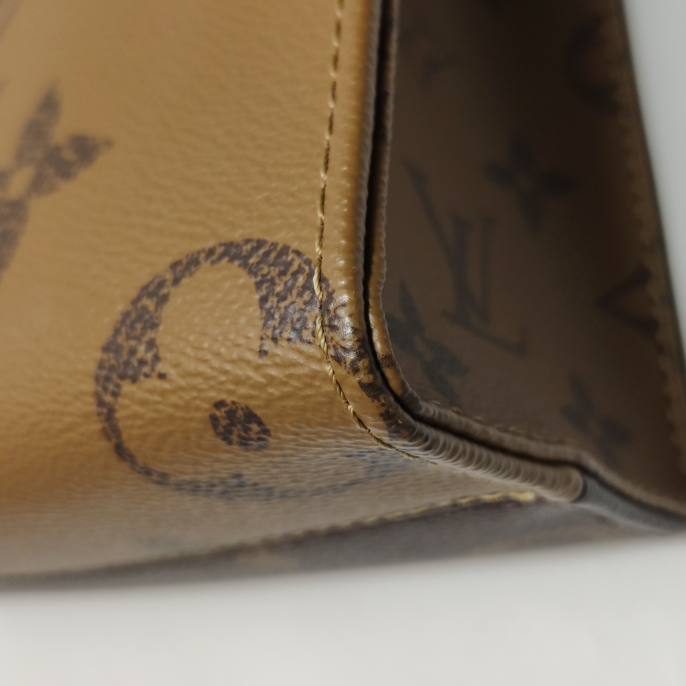Louis Vuitton(LV) OnTheGo Tote Reverse Monogram Giant BB — photo 15 of 15