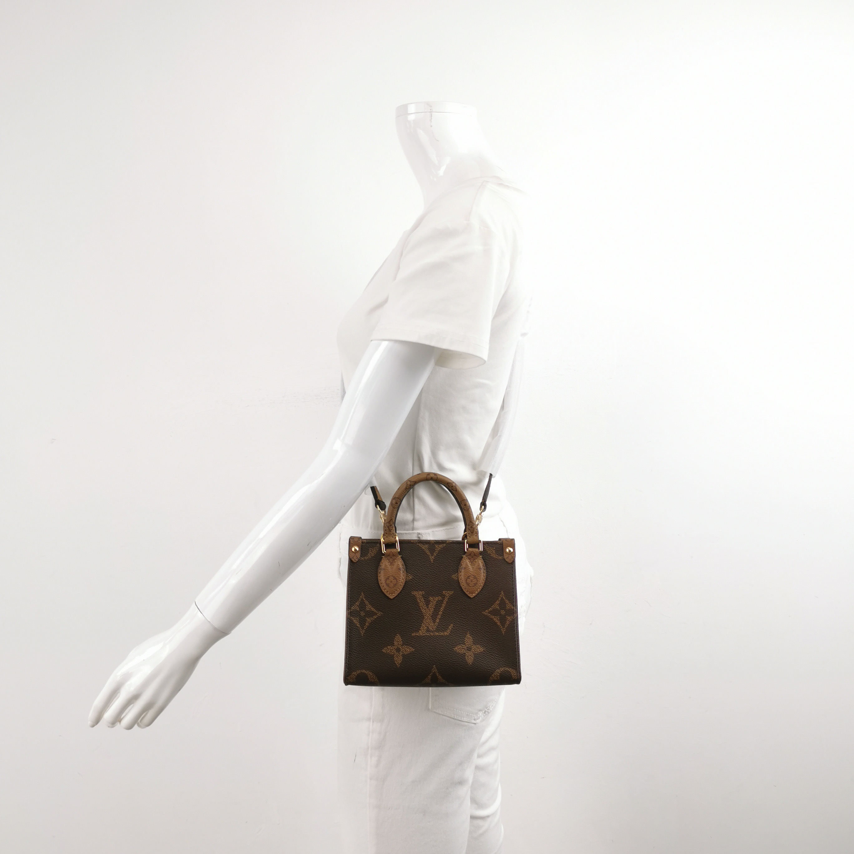 Louis Vuitton(LV) OnTheGo Tote Reverse Monogram Giant BB — alternate view