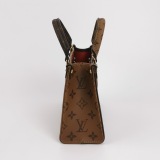 Louis Vuitton(LV) OnTheGo Tote Reverse Monogram Giant BB — thumbnail 4