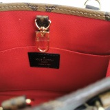Louis Vuitton(LV) OnTheGo Tote Reverse Monogram Giant BB — thumbnail 8