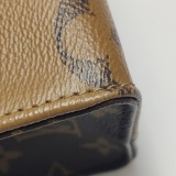 Louis Vuitton(LV) OnTheGo Tote Reverse Monogram Giant BB — thumbnail 13