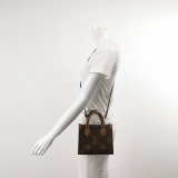 Louis Vuitton(LV) OnTheGo Tote Reverse Monogram Giant BB — thumbnail 2