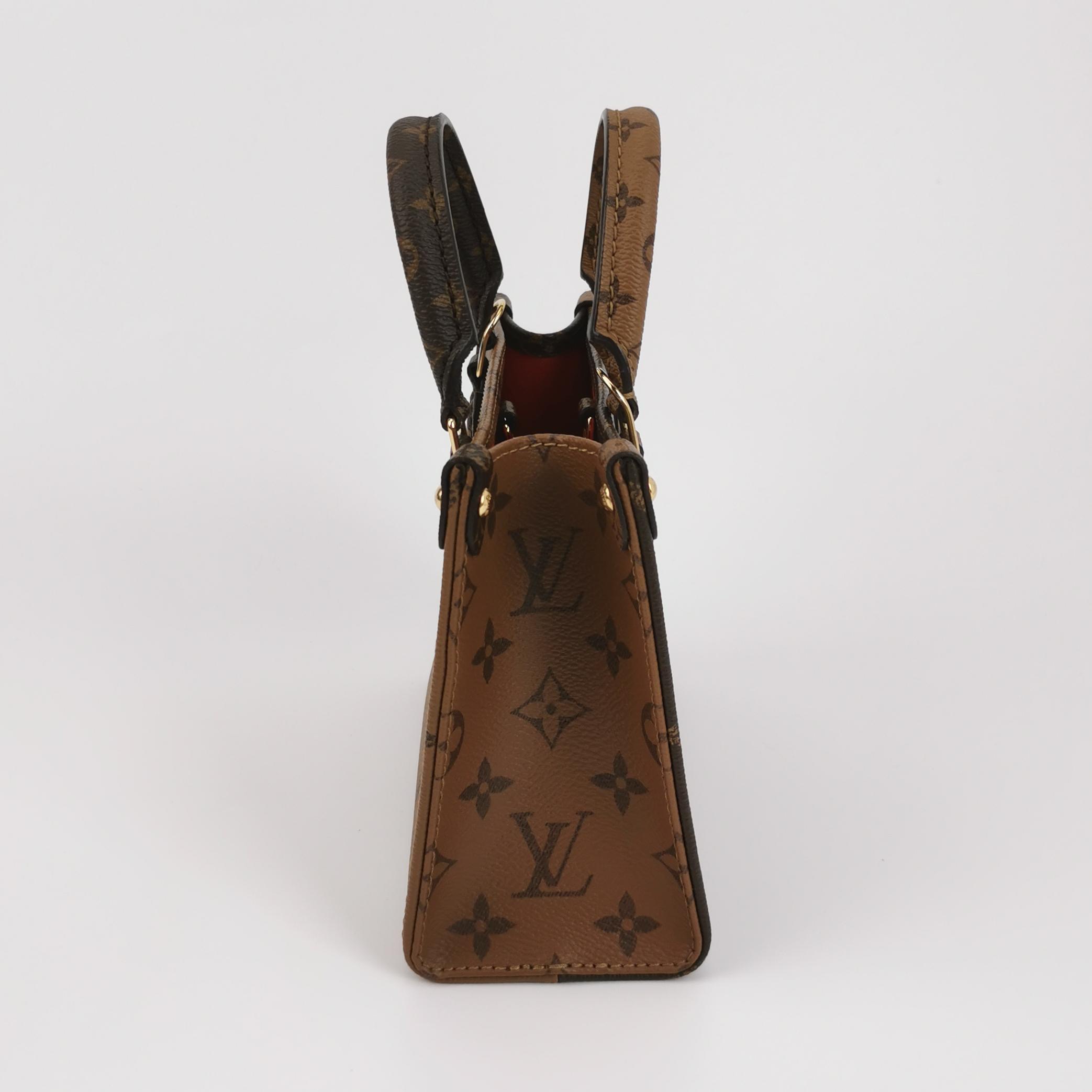 Louis Vuitton(LV) OnTheGo Tote Reverse Monogram Giant BB — photo 4 of 13