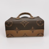 Louis Vuitton(LV) OnTheGo Tote Reverse Monogram Giant BB — thumbnail 6