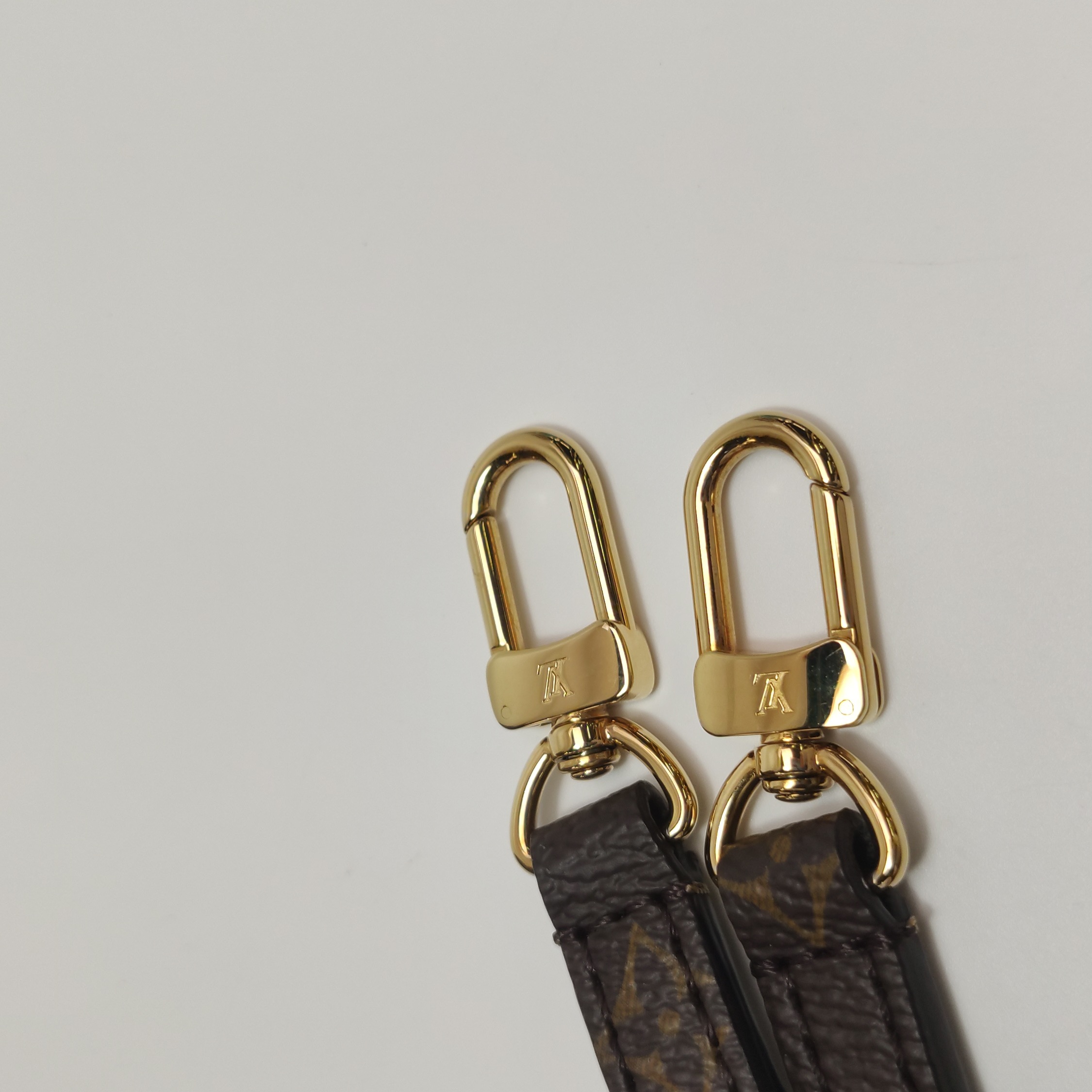 Louis Vuitton(LV) OnTheGo Tote Reverse Monogram Giant BB — photo 9 of 13