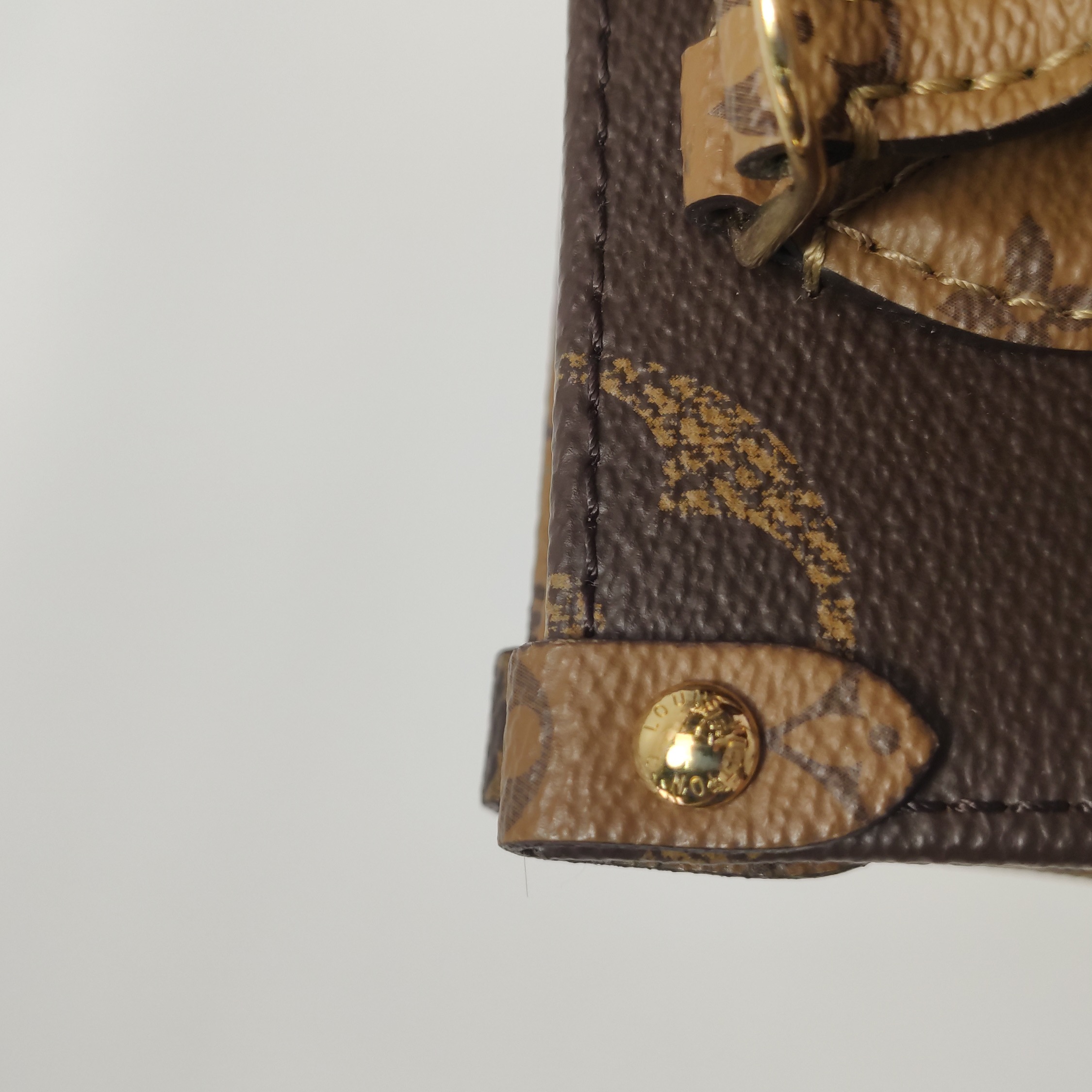 Louis Vuitton(LV) OnTheGo Tote Reverse Monogram Giant BB — photo 10 of 13