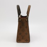 Louis Vuitton(LV) OnTheGo Tote Reverse Monogram Giant BB — thumbnail 4