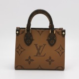 Louis Vuitton(LV) OnTheGo Tote Reverse Monogram Giant BB — thumbnail 3