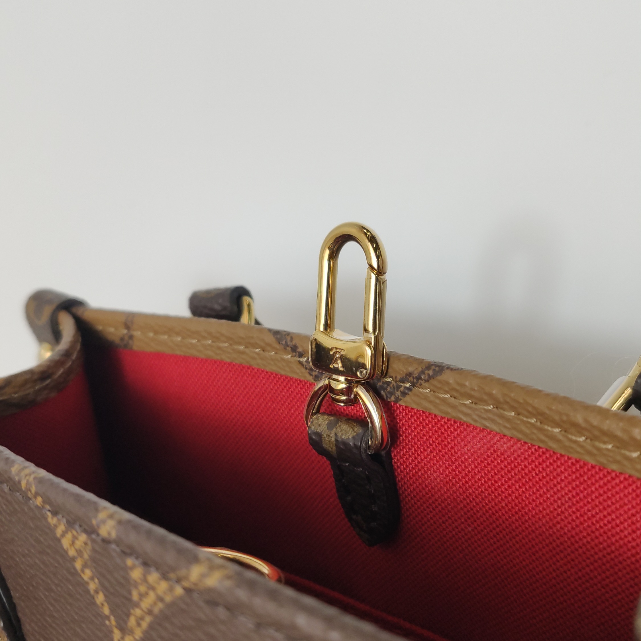 Louis Vuitton(LV) OnTheGo Tote Reverse Monogram Giant BB — photo 9 of 13