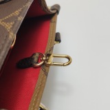 Louis Vuitton(LV) OnTheGo Tote Reverse Monogram Giant BB — thumbnail 9