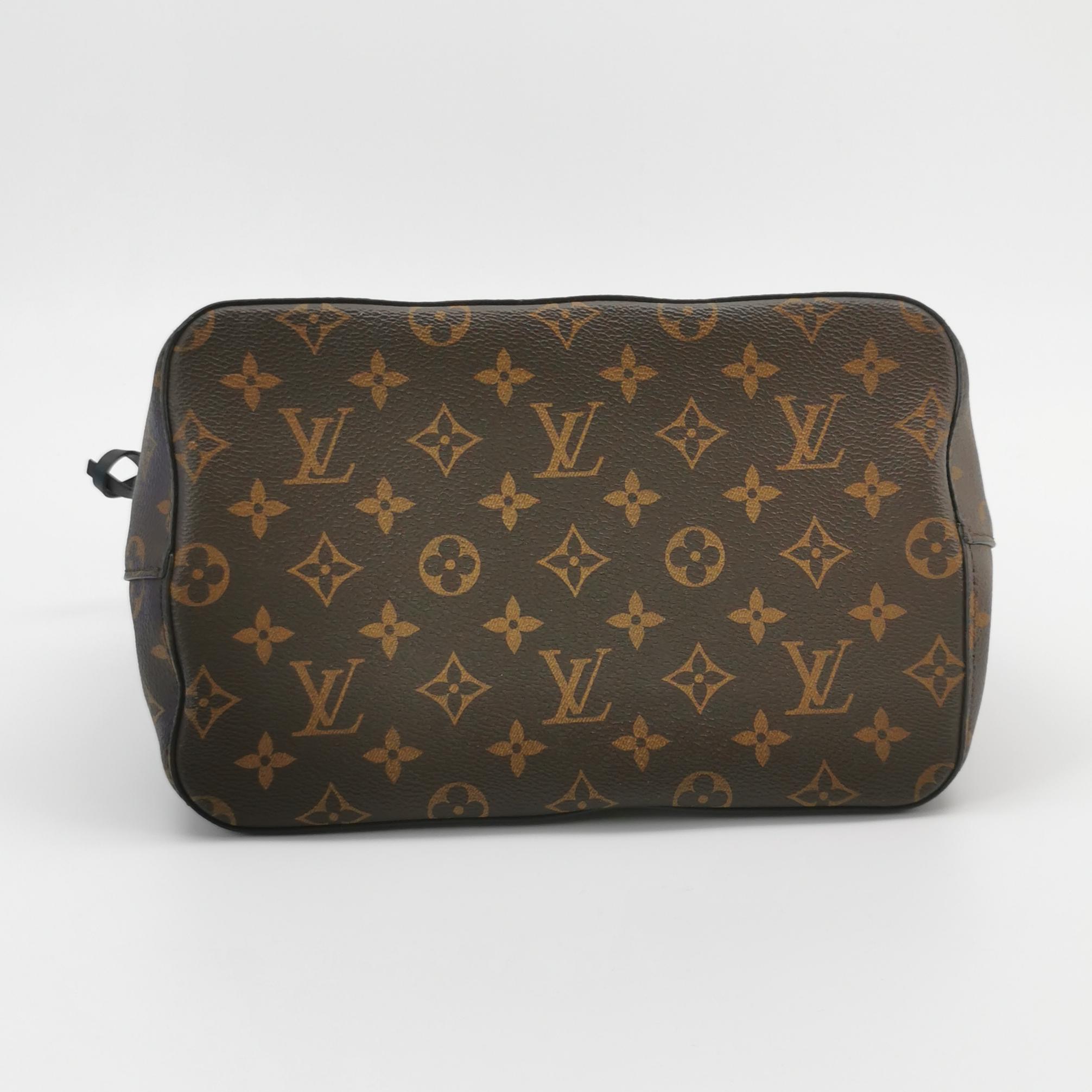 Louis Vuitton(LV) NeoNoe Handbag Monogram Canvas with Leather MM — photo 6 of 22