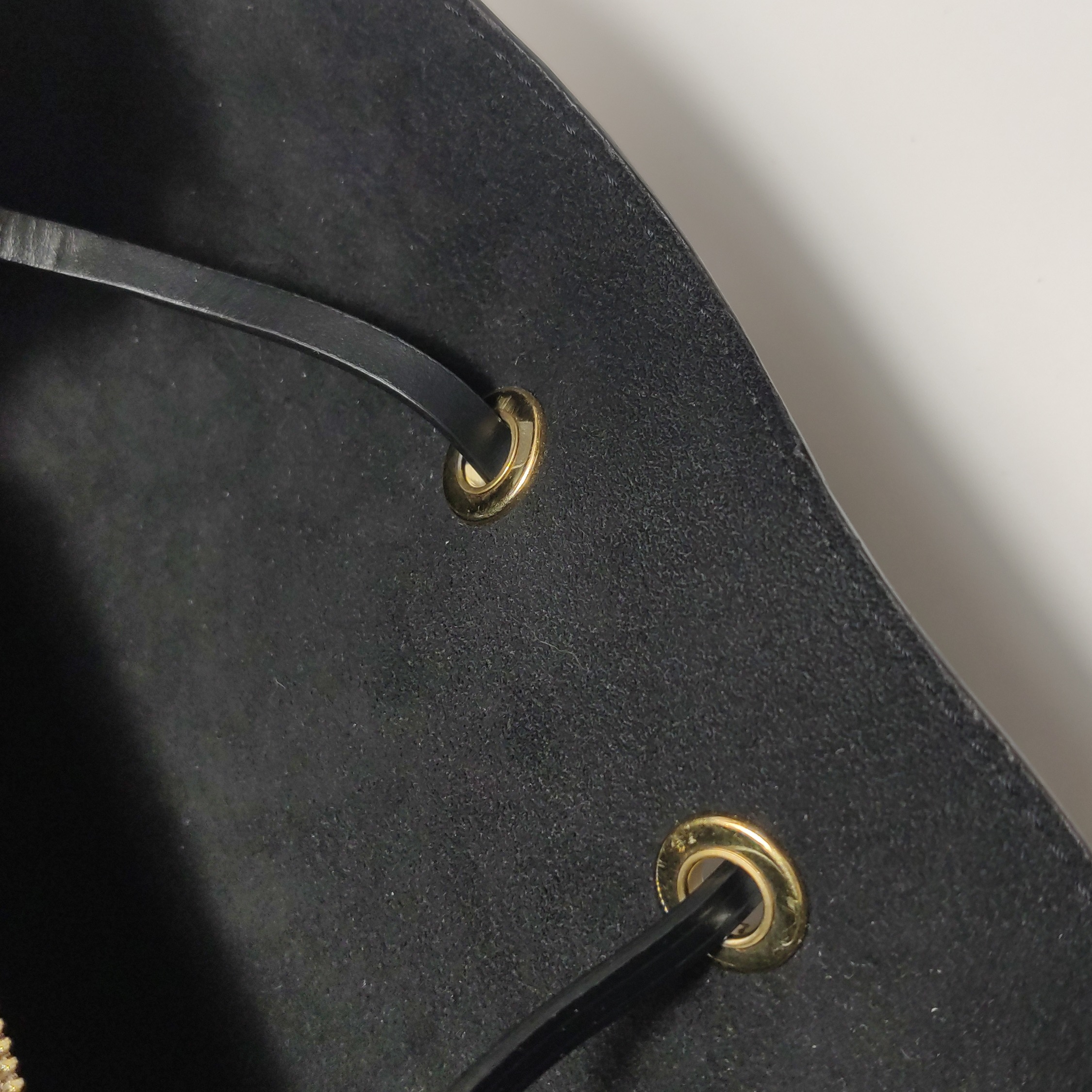 Louis Vuitton(LV) NeoNoe Handbag Monogram Canvas with Leather MM — photo 16 of 22