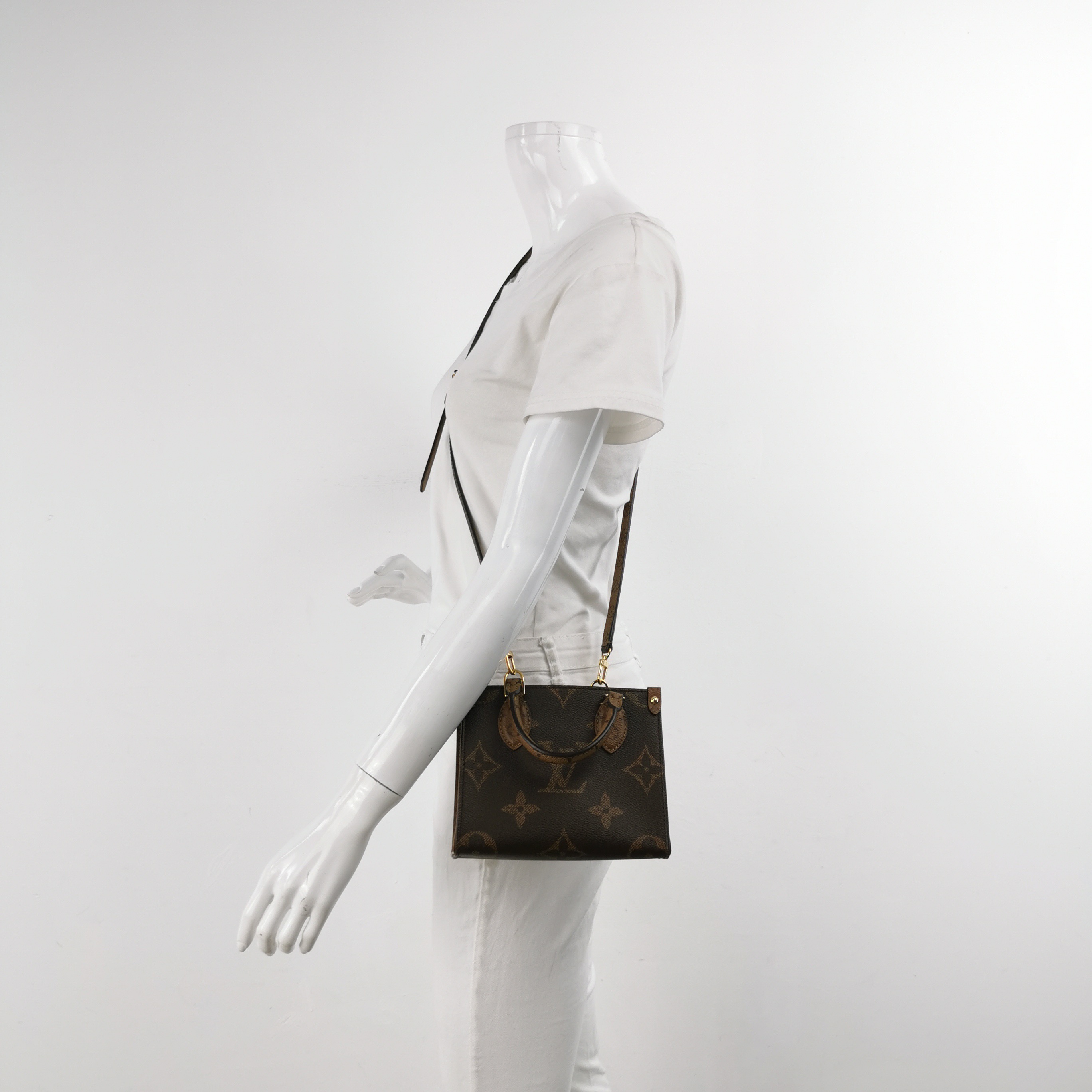 Louis Vuitton(LV) OnTheGo Tote Reverse Monogram Giant BB — alternate view