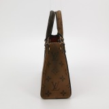 Louis Vuitton(LV) OnTheGo Tote Reverse Monogram Giant BB — thumbnail 4