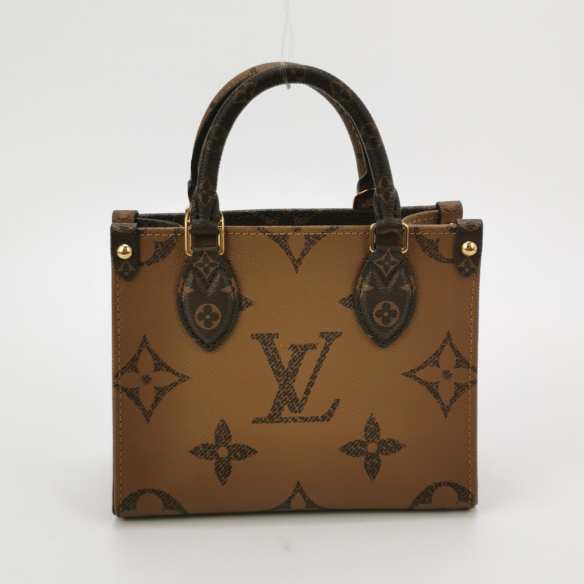 Louis Vuitton(LV) OnTheGo Tote Reverse Monogram Giant BB — photo 3 of 13