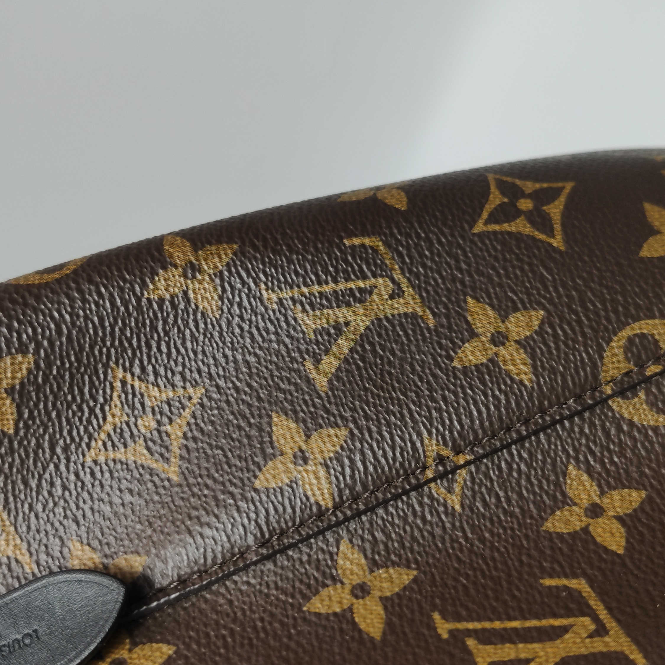 Louis Vuitton(LV) NeoNoe Handbag Monogram Canvas with Leather MM — photo 17 of 22